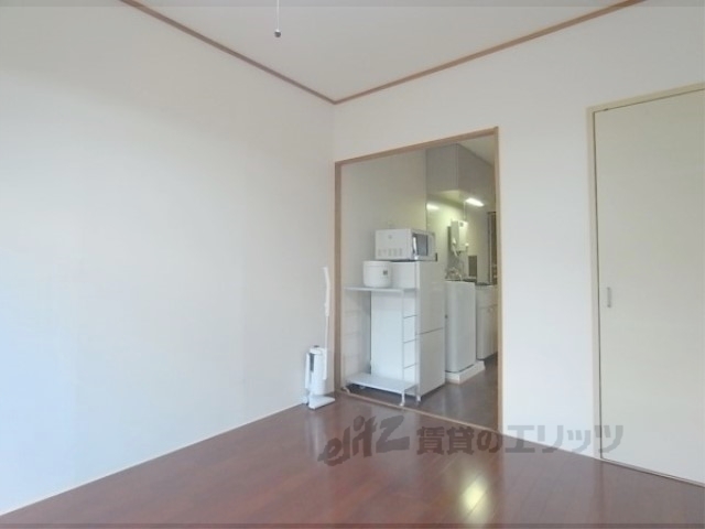 居室・リビング　綺麗なフローリングです。