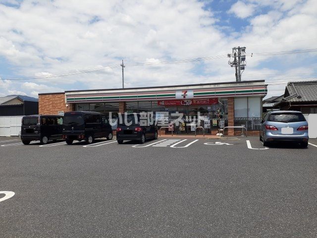 コンビニ　セブンイレブン 亀山川崎町店（コンビニ）まで756m