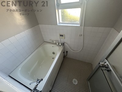 バス・シャワールーム　換気のしやすい窓付き♪