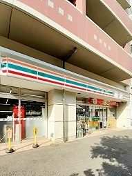 コンビニ　セブンイレブン豊島東池袋5丁目（コンビニ）まで117m