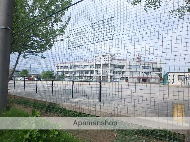 小学校　川口市立戸塚北小学校（小学校）まで668m