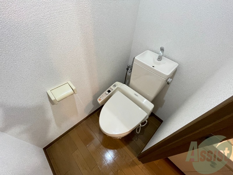 トイレ　トイレは嬉しいウォシュレット付き。快適に過ごせそうですね。