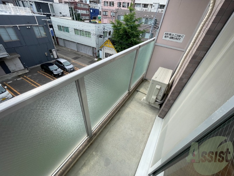 バルコニー　バルコニーは洗濯物を干すスペースがありましたよ。