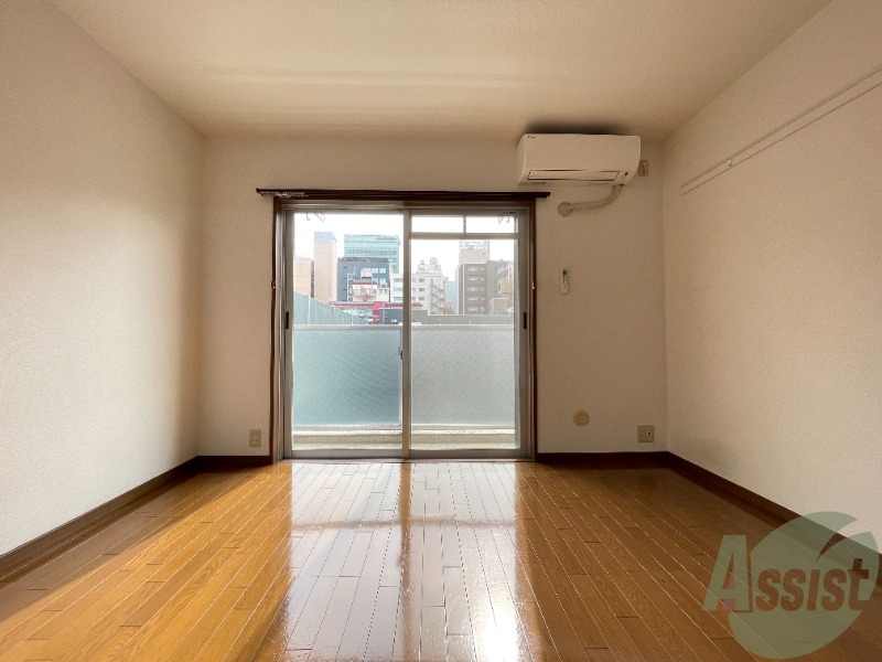 居室・リビング　こちら生活のメインとなる洋室になります。