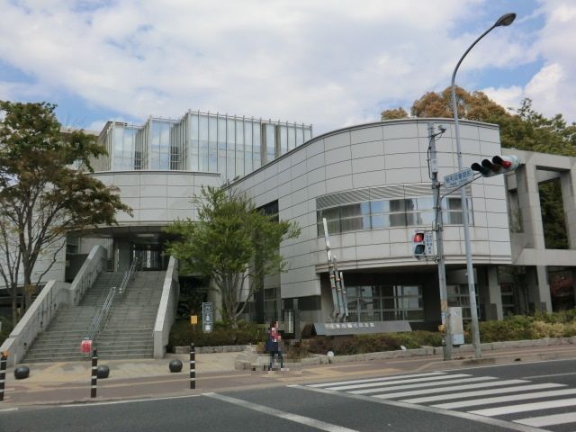 図書館　千葉市稲毛図書館（図書館）まで437m