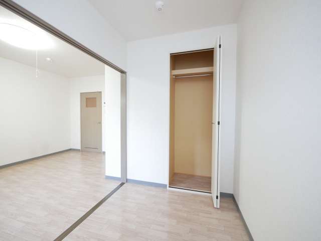 その他部屋・スペース　洋室も明るいですよ♪