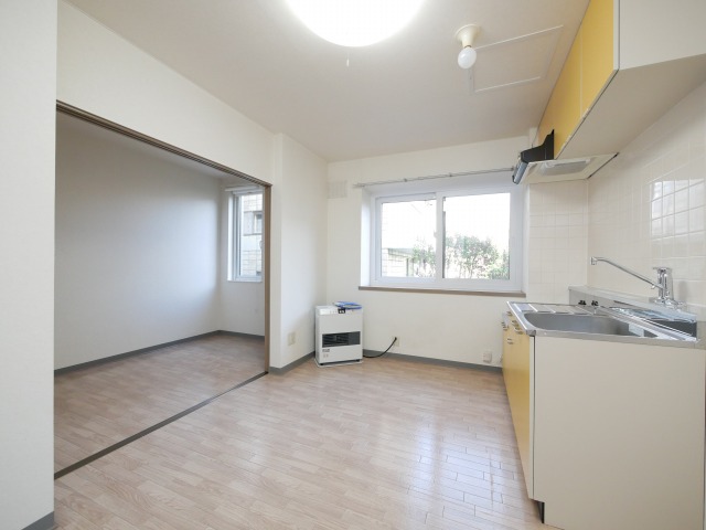 居室・リビング　明るい居間で気持ちまで明るくなりますね！