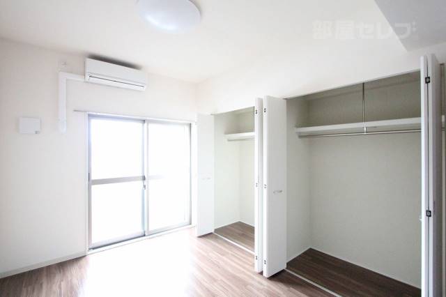 収納　２つクローゼットがあるので使い分けもできますね