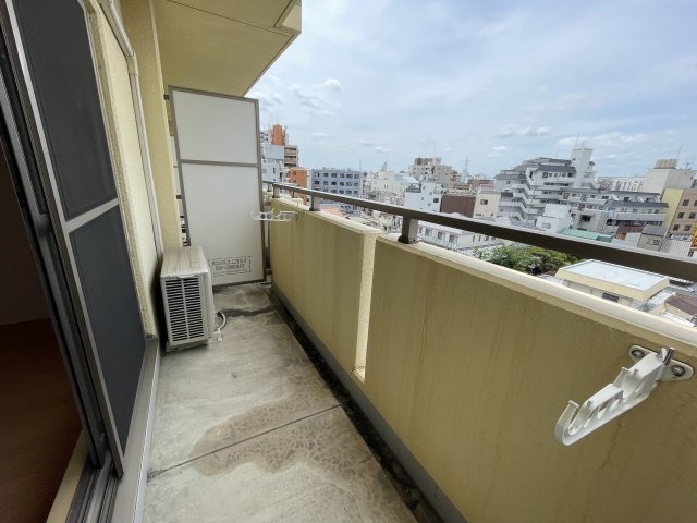 バルコニー　開放的で明るい空間を演出してくれるバルコニーです
