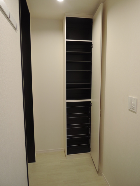 玄関　★たっぷり収納可能なシューズBOX★