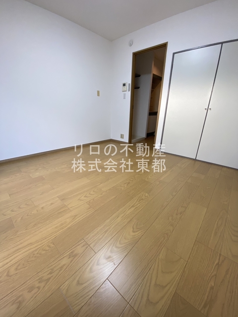 その他部屋・スペース　室内は落ち着いた温もりを感じるフローリングです☆