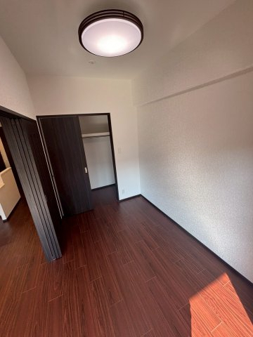 その他部屋・スペース　開放的な寝室です