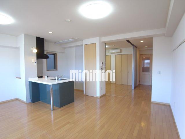 居室・リビング　広々としたリビングでゆったりと過ごしませんか。