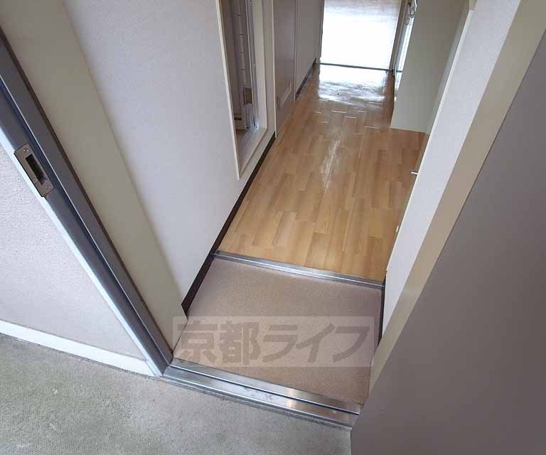 玄関　お問い合わせは京都ライフ出町柳店まで。
