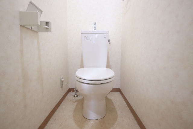 トイレ　※別室の参考写真の為、現況優先です。