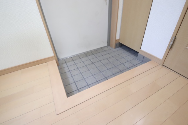 玄関　※別室の参考写真の為、現況優先です。