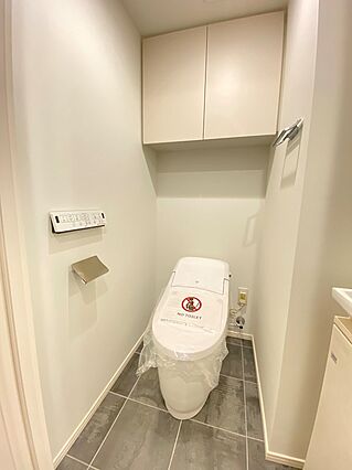 トイレ　写真は同マンションの別の部屋の場合があります