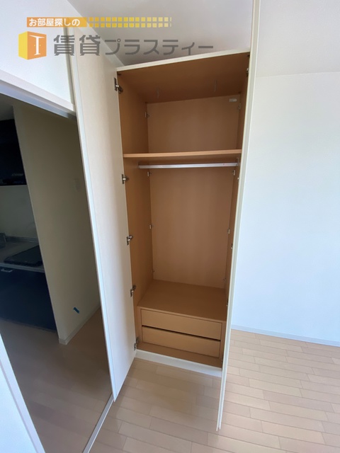 収納　お洋服もかけられます。