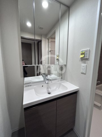 洗面設備　コンフォリア・リヴ淡路　洗面台