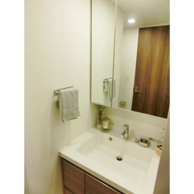 洗面設備　家具家電はイメージです。