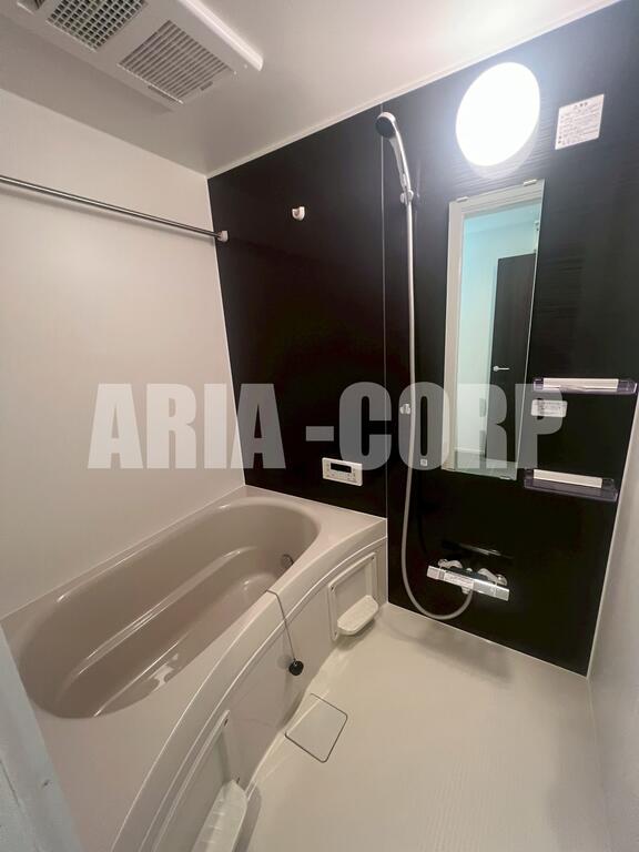 バス・シャワールーム　（同仕様）追炊き浴室乾燥つきのお洒落なバスルーム。