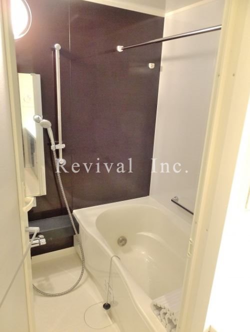 バス・シャワールーム　もちろん追い焚き・浴室乾燥機能付き