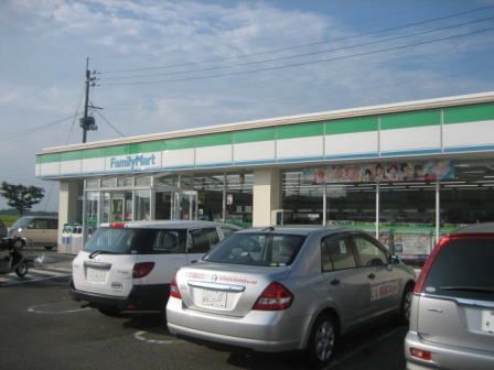 コンビニ　ファミリーマート横越茜ケ丘店（コンビニ）まで400m