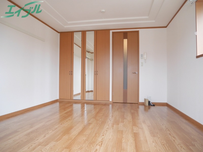 居室・リビング　別部屋参考写真です。