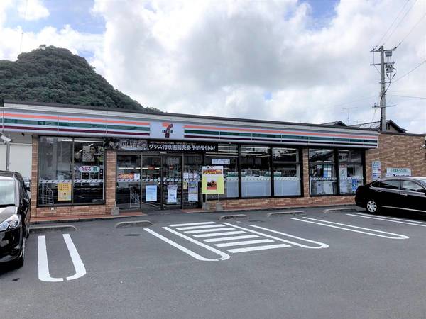 コンビニ　セブンイレブン（コンビニ）まで400m