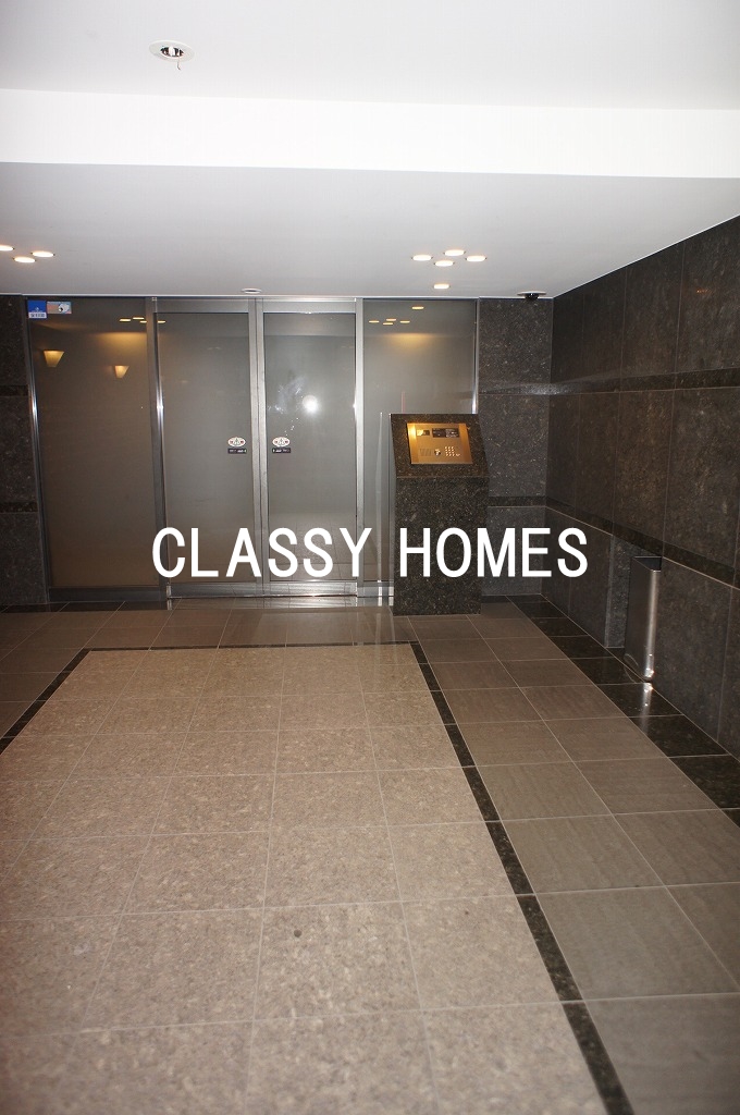 エントランス　2008年竣工 ルーブル大森山王：エントランス