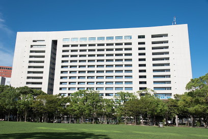 役所　福岡市役所（役所）まで575m