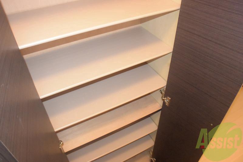 玄関　玄関にはシューズボックスがついています！！