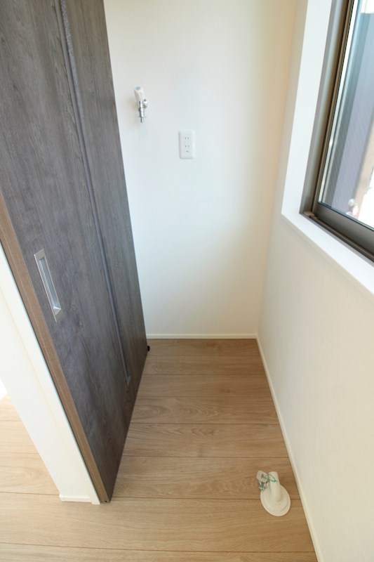 その他　サンルームに洗濯機が置けます