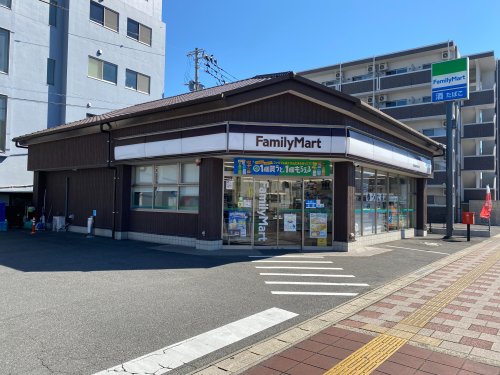 コンビニ　ファミリーマート 武雄温泉駅前通り店（コンビニ）まで329m