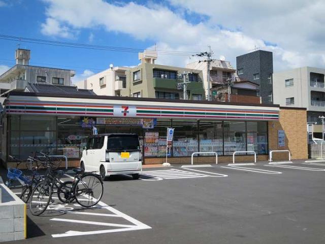 コンビニ　セブンイレブン鹿児島騎射場店（コンビニ）まで230m