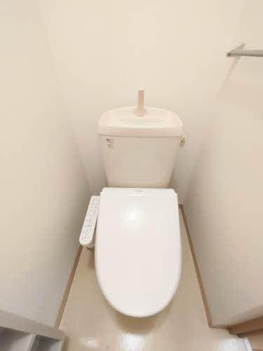 トイレ　温水洗浄便座