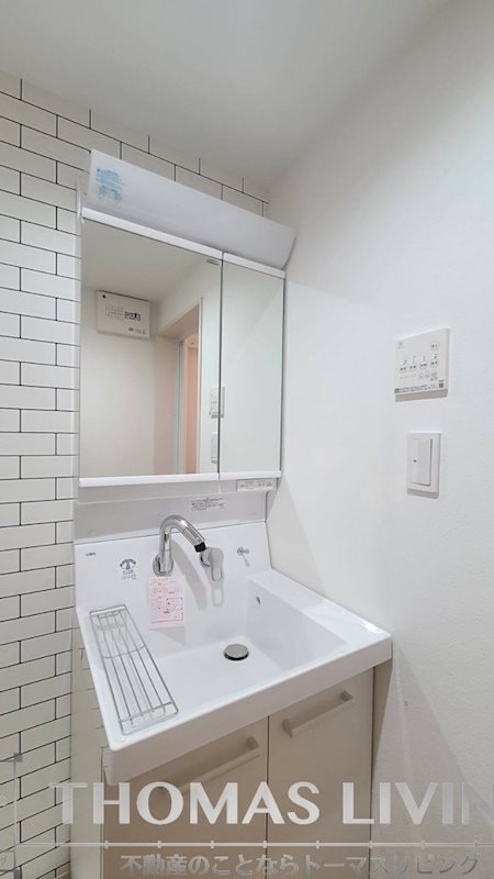 洗面設備　2面鏡の洗面所になります。