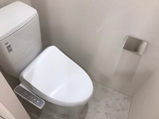 トイレ　嬉しい温水洗浄便座♪