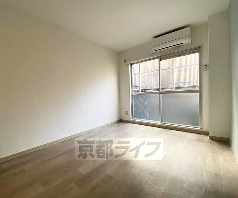 居室・リビング　落ち着いた雰囲気のお部屋です