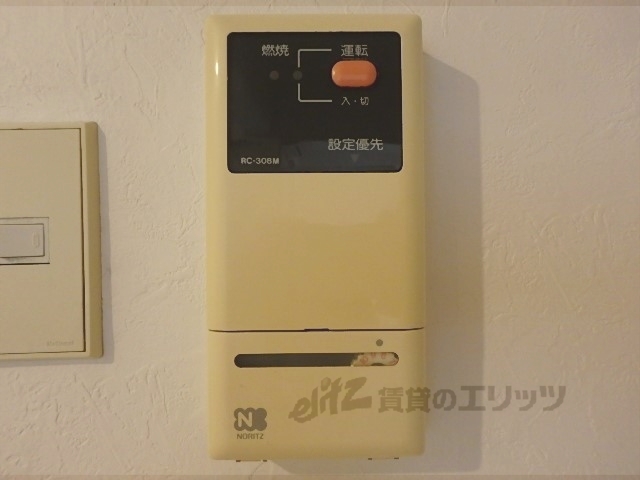 その他設備　給湯器リモコン