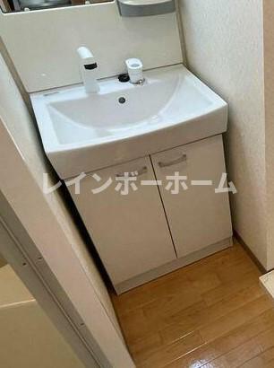 洗面設備　ゆったりとスペースのある洗面所