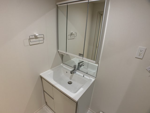 洗面設備　独立三面鏡洗面化粧台！