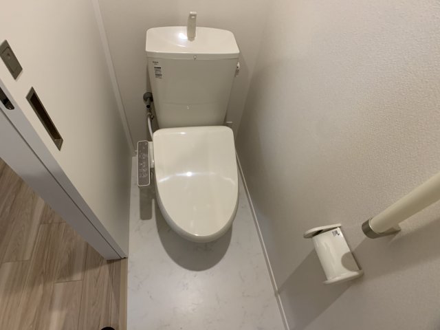 トイレ　ウォシュレット付きのトイレです♪