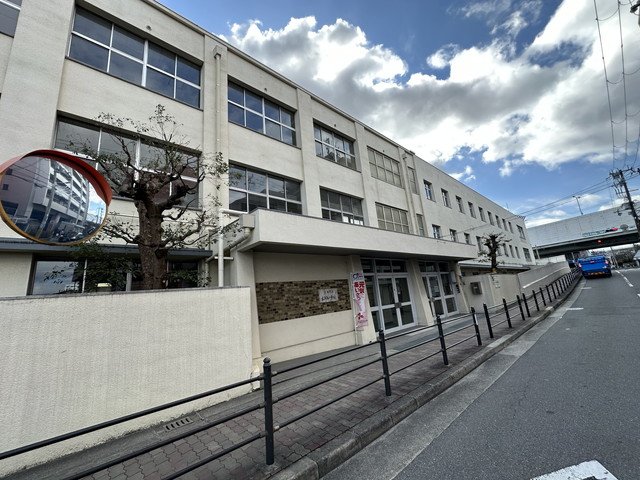 小学校　大阪市立出来島小学校（小学校）まで241m