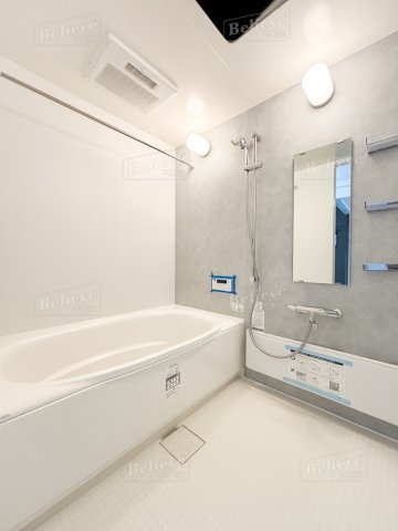 バス・シャワールーム　追い焚き・浴室乾燥機付きのお風呂です♪