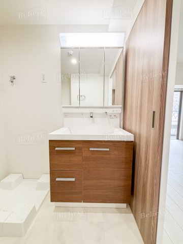 洗面設備　綺麗で明るい洗面所です☆