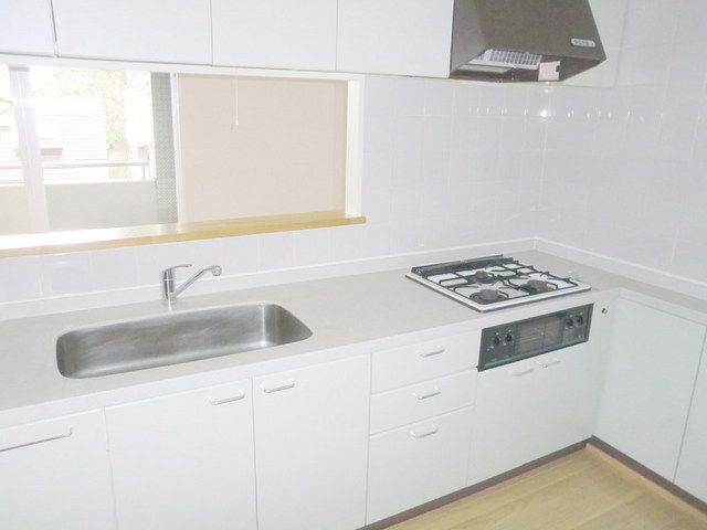 キッチン　★お料理らくらくシステムキッチン3口付きです★