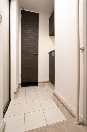 玄関　玄関ホールにはシューズボックスがあります。