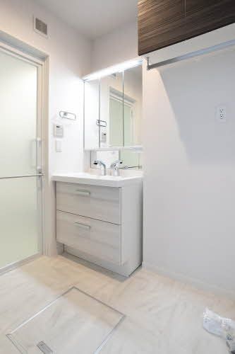 洗面設備　毎日使うものだからこそシンプルに。忙しい毎朝を迎えるように…