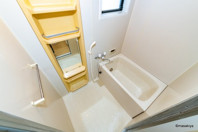 バス・シャワールーム　お風呂　追い焚き付きです。